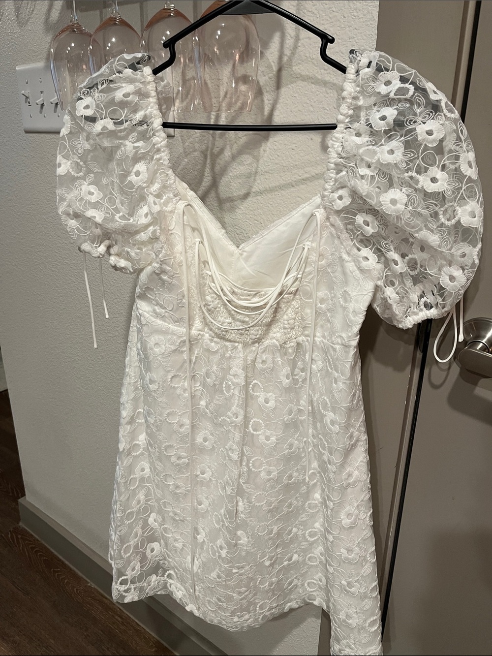 White Floral Lace Puff-Sleeve Boutique Dress - Picture 2 of 2